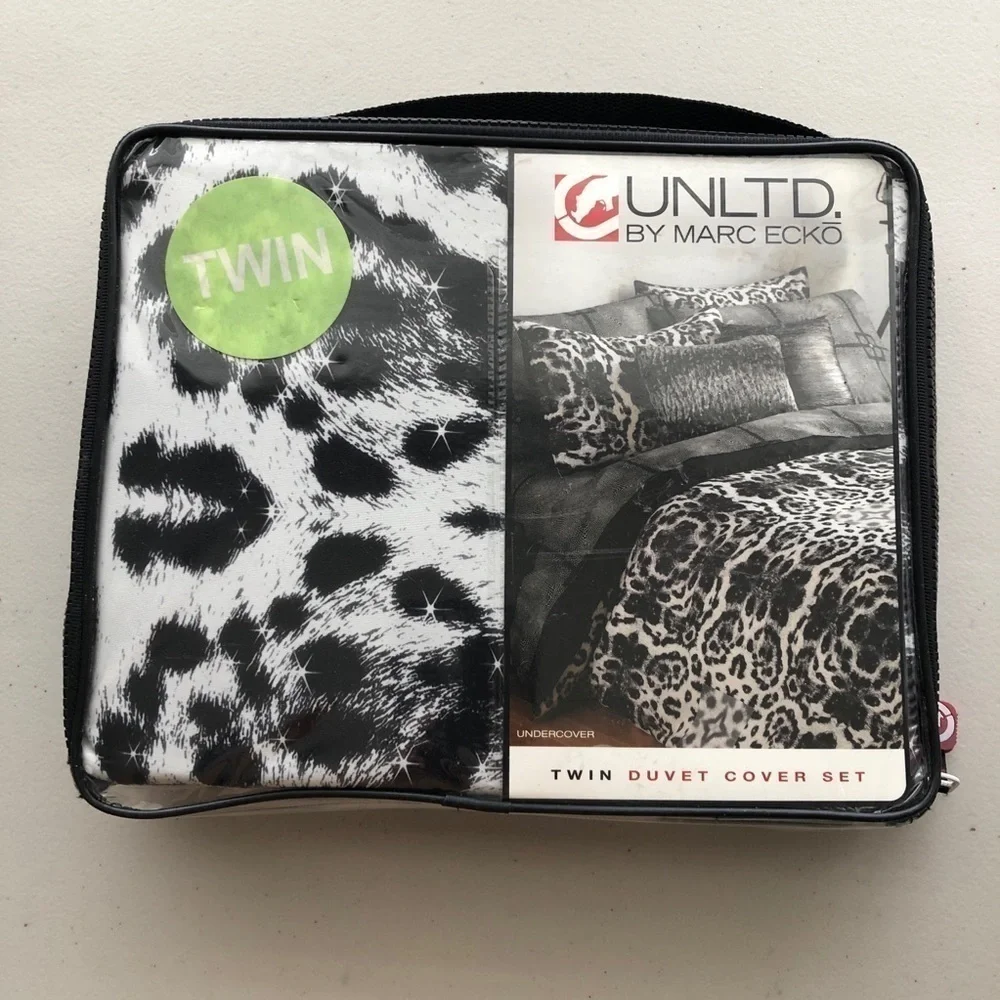 Marc Ecko TWIN Duvet Cover Set Wrinkle Free Black White Print y2K